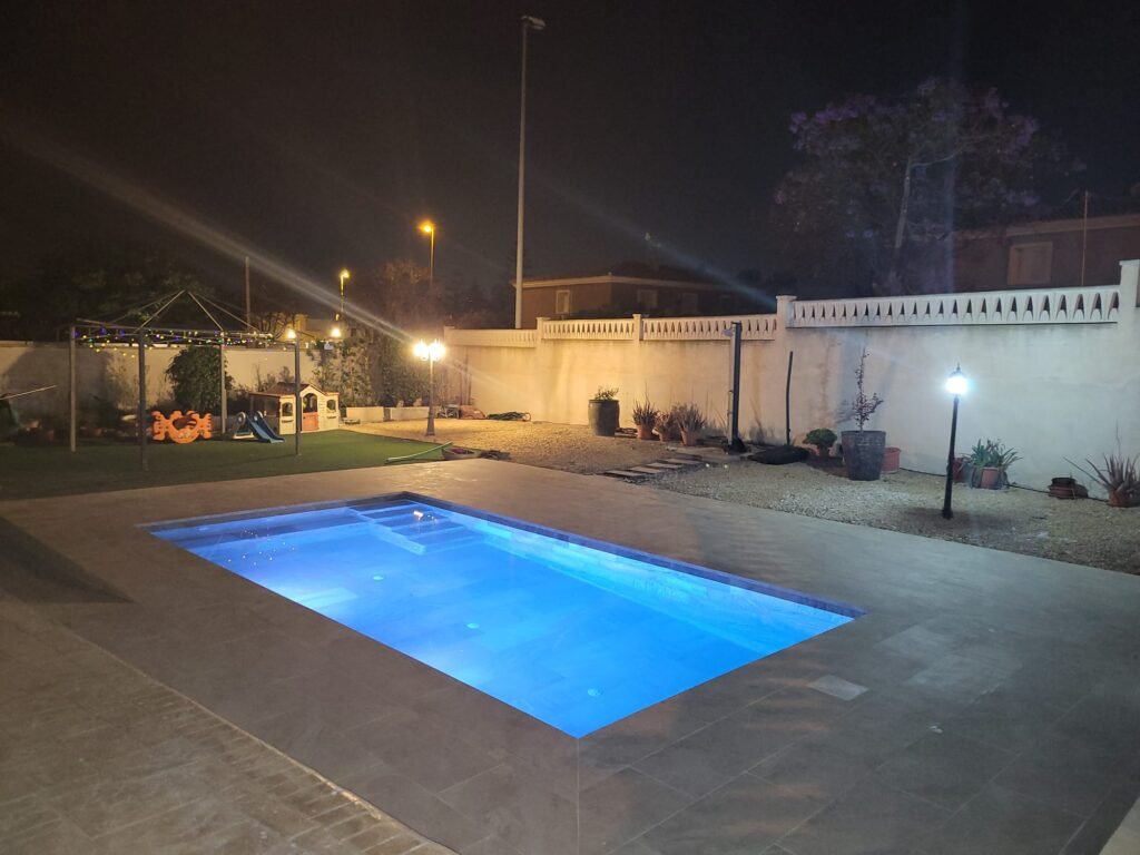 Piscina iluminada