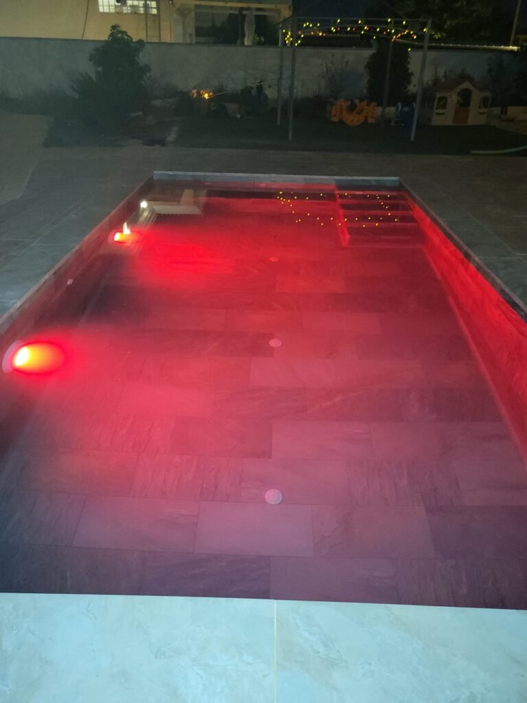 Piscina iluminada