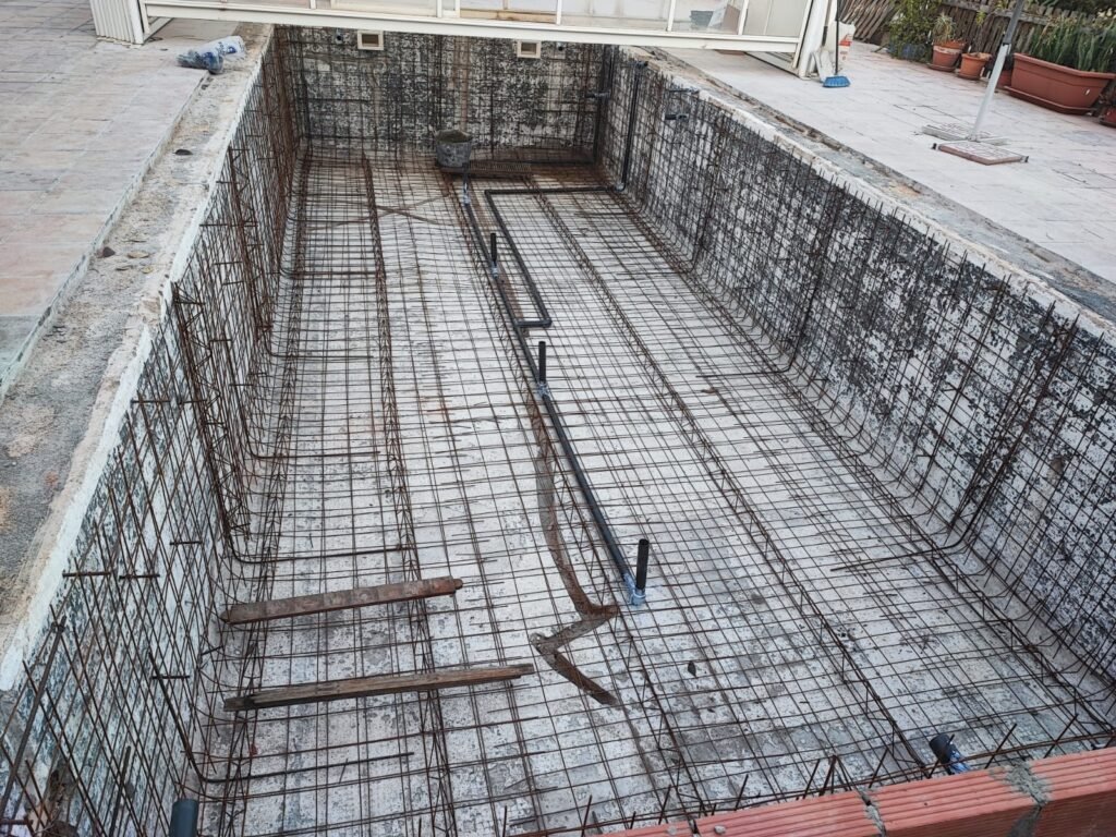 Construimos su piscina en Alicante