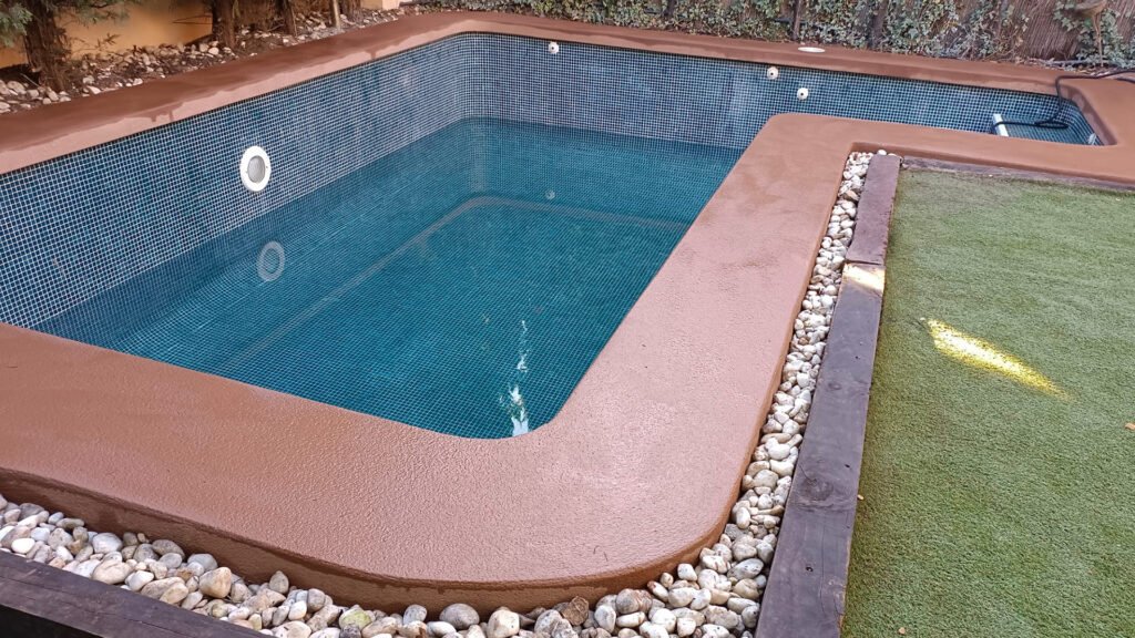 Renovar el gresite de nuestra piscina