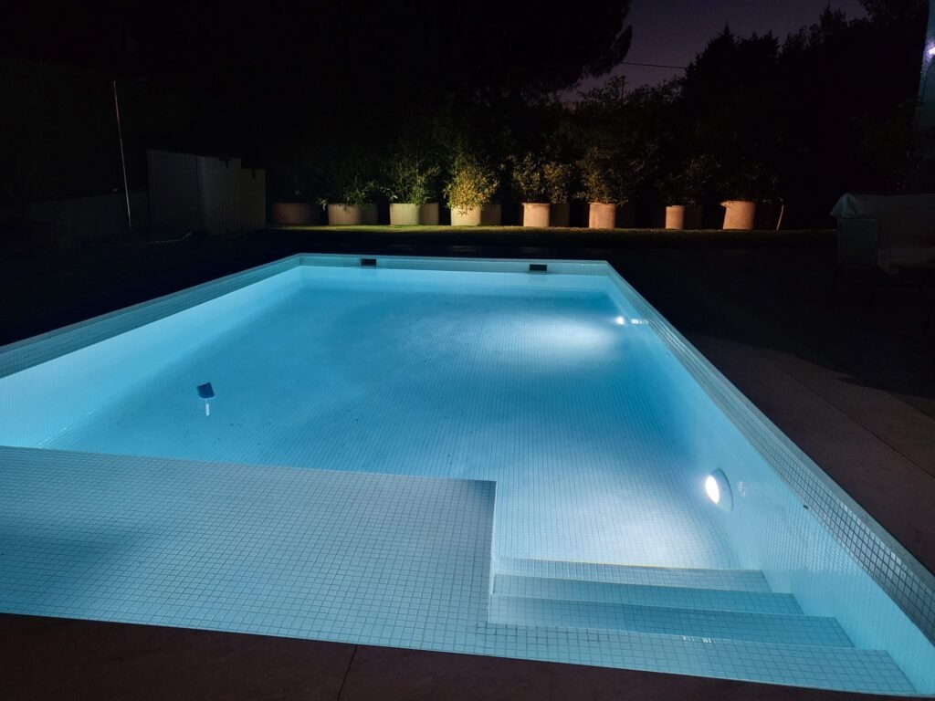 Piscina iluminada